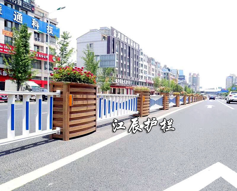 花箱道路護欄換新 城市顔值提升